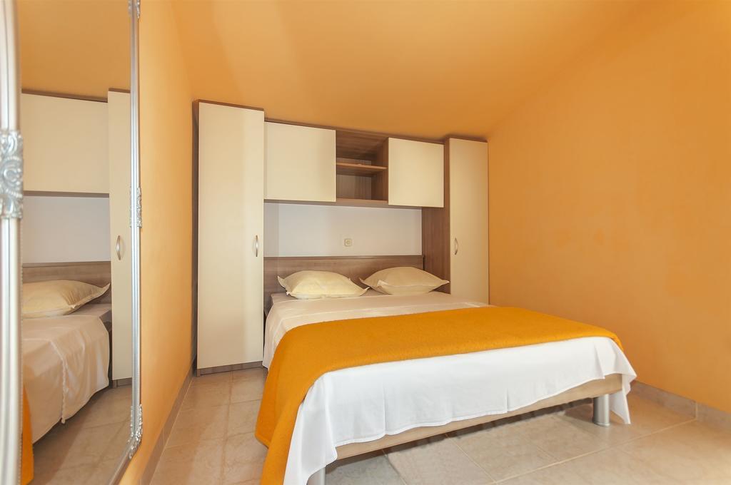 Apartments Luca Rogoznica  Esterno foto